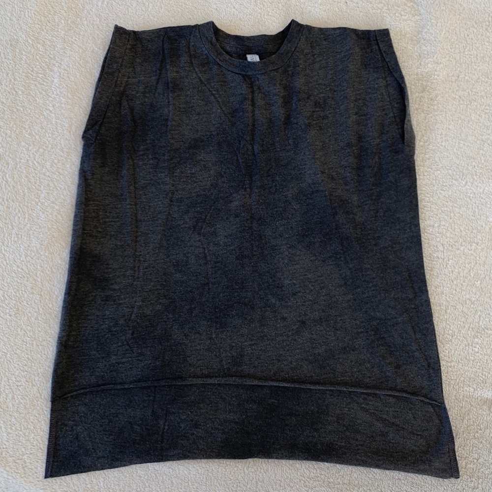 Grey/black muscle tee